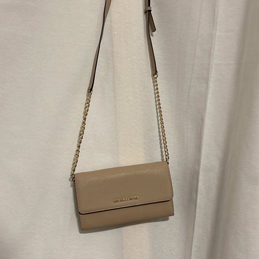 Michael Kors Cross body wallet